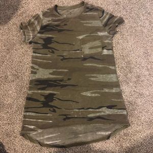 Zoe & Liv camo tee